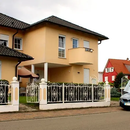 Gaestehaus Tante Tienchen 7 Minuten Zu Fuss Zum Europa Park , Kostenloses Parkplatzticket Rulantica ,alle Unsere Haben Einen Balkon