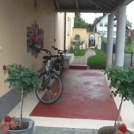 Gaestehaus Tante Tienchen 7 Minuten Zu Fuss Zum Europa Park , Kostenloses Parkplatzticket Rulantica ,alle Unsere Haben Einen Balkon 3*