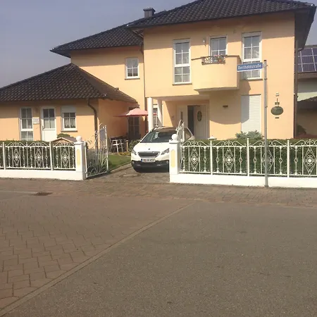Πανσιόν Gaestehaus Tante Tienchen 7 Minuten Zu Fuss Zum Europa Park , Kostenloses Parkplatzticket Rulantica ,alle Unsere Haben Einen Balkon 3*