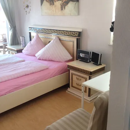 Gaestehaus Tante Tienchen 7 Minuten Zu Fuss Zum Europa Park , Kostenloses Parkplatzticket Rulantica ,alle Unsere Haben Einen Balkon