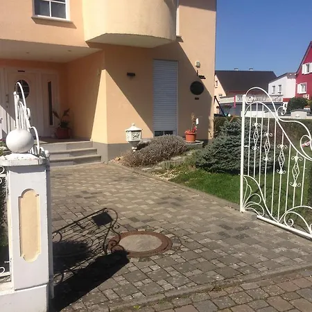 Gaestehaus Tante Tienchen 7 Minuten Zu Fuss Zum Europa Park , Kostenloses Parkplatzticket Rulantica ,alle Unsere Haben Einen Balkon Rust