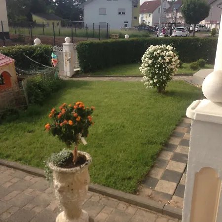 Πανσιόν Gaestehaus Tante Tienchen 7 Minuten Zu Fuss Zum Europa Park , Kostenloses Parkplatzticket Rulantica ,alle Unsere Haben Einen Balkon Rust