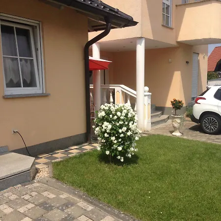 Πανσιόν Gaestehaus Tante Tienchen 7 Minuten Zu Fuss Zum Europa Park , Kostenloses Parkplatzticket Rulantica ,alle Unsere Haben Einen Balkon