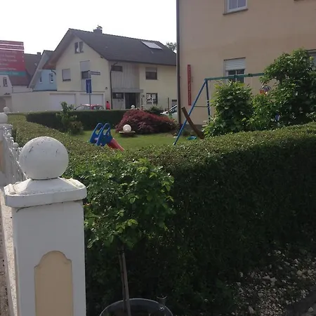 Gaestehaus Tante Tienchen 7 Minuten Zu Fuss Zum Europa Park , Kostenloses Parkplatzticket Rulantica ,alle Unsere Haben Einen Balkon