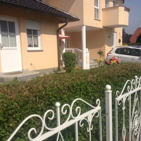 Πανσιόν Gaestehaus Tante Tienchen 7 Minuten Zu Fuss Zum Europa Park , Kostenloses Parkplatzticket Rulantica ,alle Unsere Haben Einen Balkon Rust