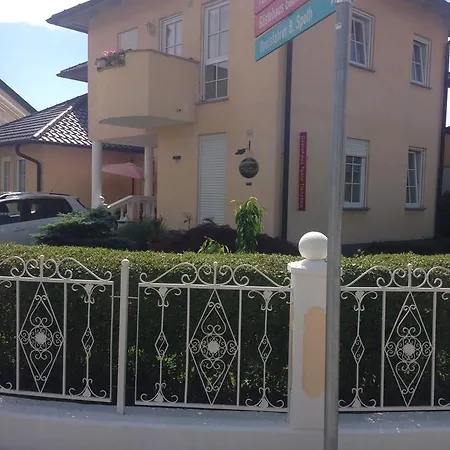 Gaestehaus Tante Tienchen 7 Minuten Zu Fuss Zum Europa Park , Kostenloses Parkplatzticket Rulantica ,alle Unsere Haben Einen Balkon 3*