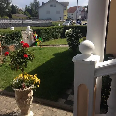 Gaestehaus Tante Tienchen 7 Minuten Zu Fuss Zum Europa Park , Kostenloses Parkplatzticket Rulantica ,alle Unsere Haben Einen Balkon ゲストハウス 3*