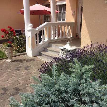 Affittacamere Gaestehaus Tante Tienchen 7 Minuten Zu Fuss Zum Europa Park , Kostenloses Parkplatzticket Rulantica ,alle Unsere Haben Einen Balkon 3*